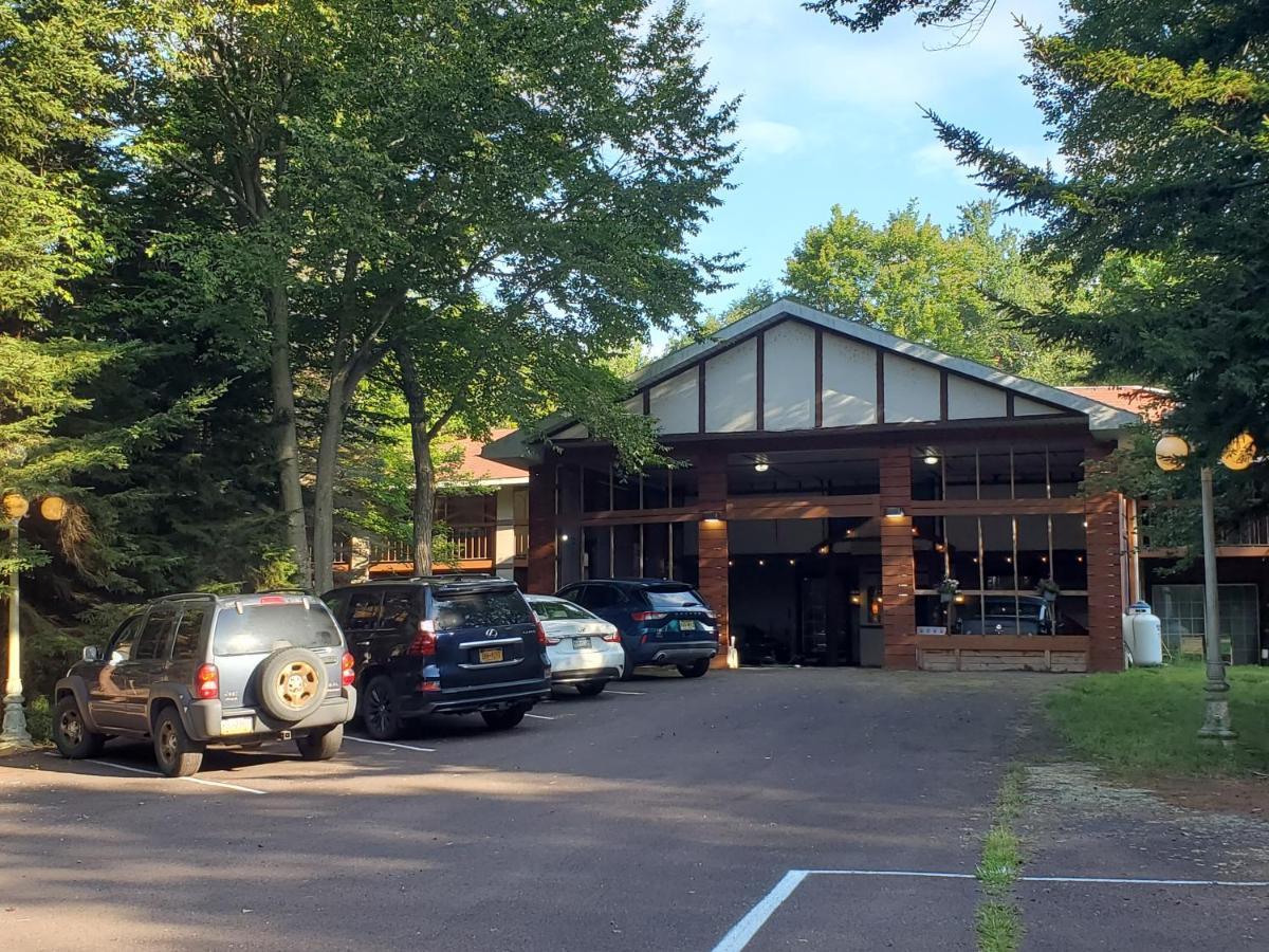 Pocono Mountain Hotel And Spa Gouldsboro Exterior photo