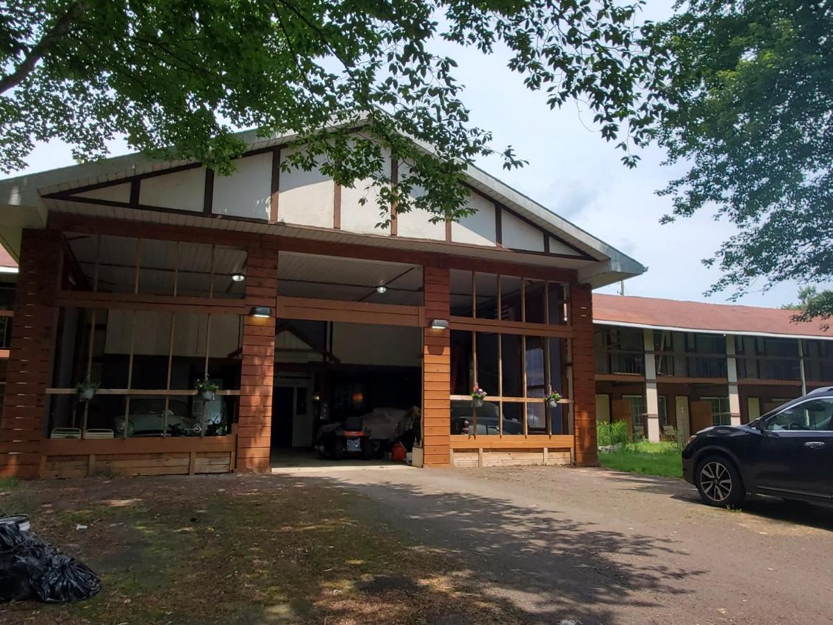 Pocono Mountain Hotel And Spa Gouldsboro Exterior photo